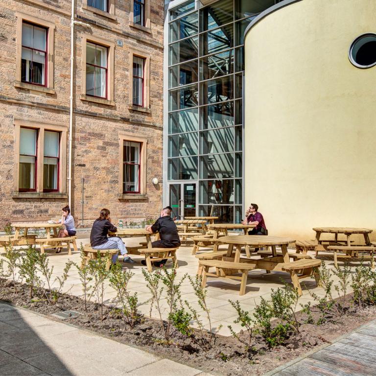 ESL Languages Edinburgh Summer Campus hero