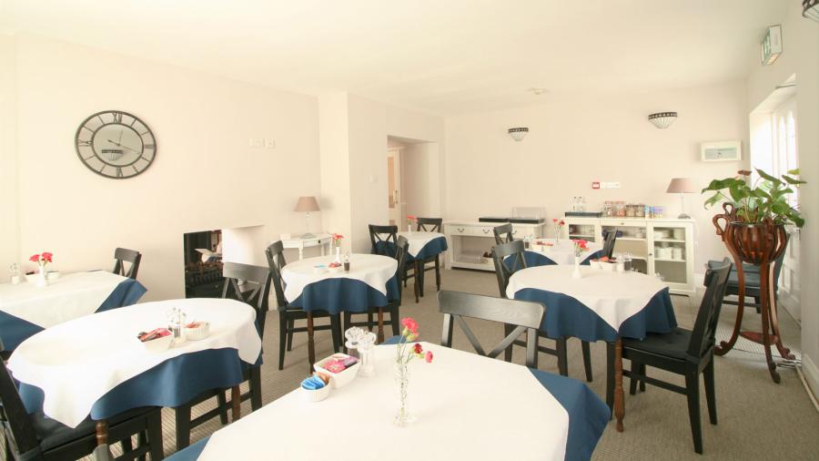 Torquay_Accent_School Gallery_English_common_area_ESL_language_learning_Dining_Room.jpg